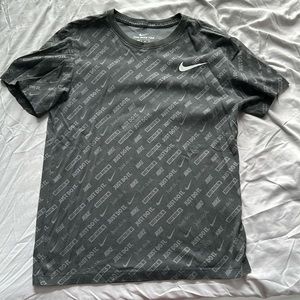 NIKE TEE short sleeve